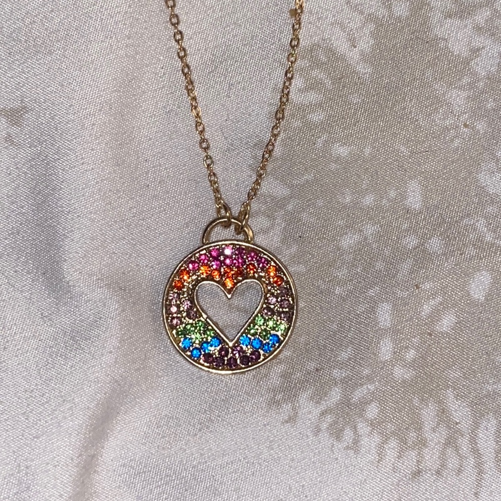 🌈 NWT Charming Charlie Rainbow Heart Necklace 💟
